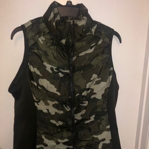 Vest olive new size Large
